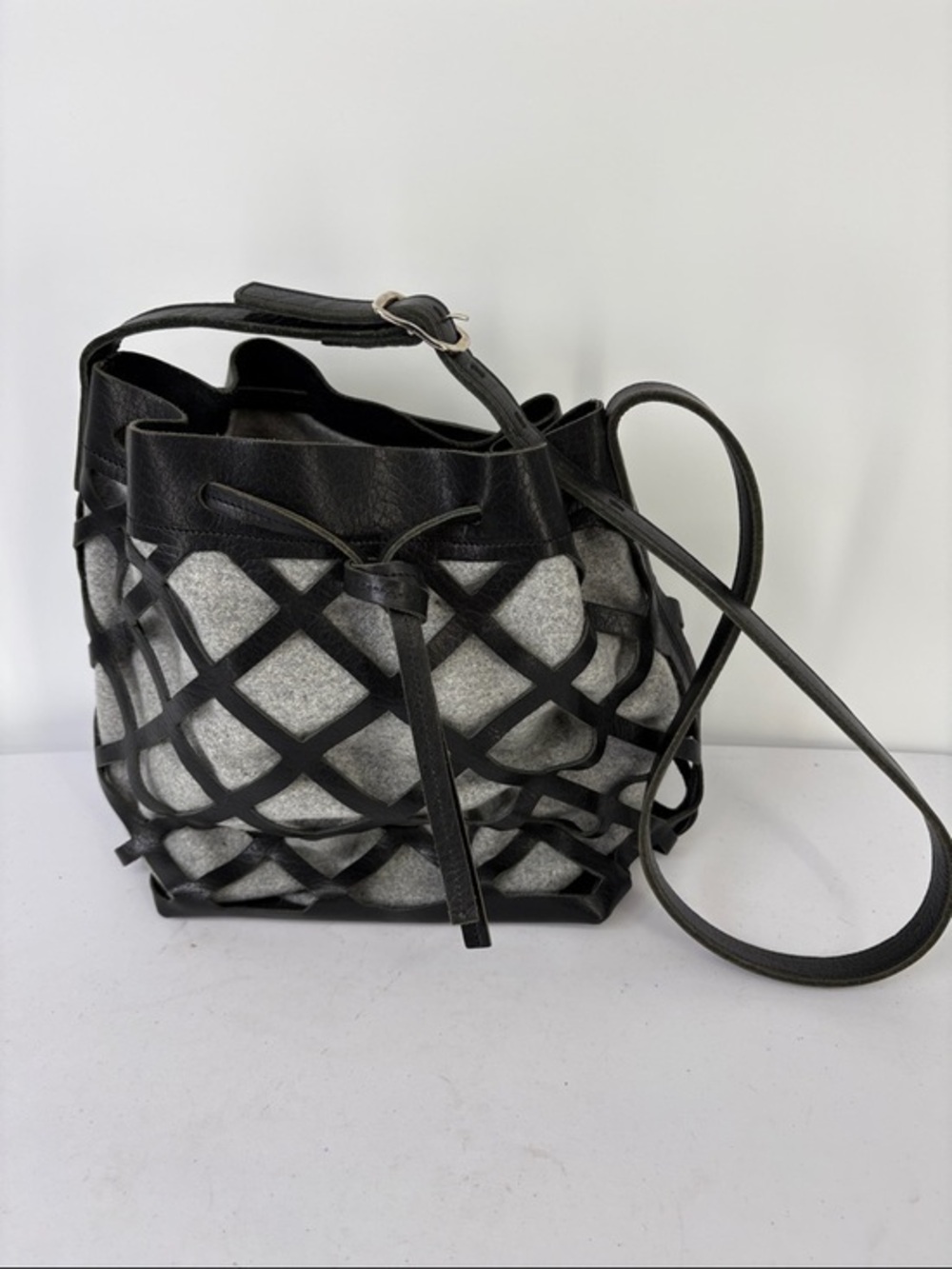 🎪 Nimes Black leather Lattice Crossbody Bucket Bag with Gray Felt Inset